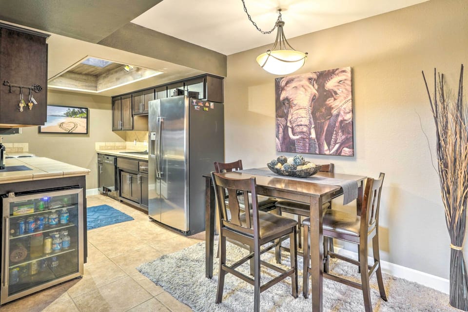 Dining Area | Dishware & Flatware Provided