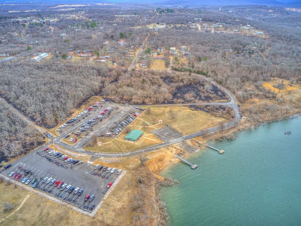 Bringing your fishing boat?  Perfect, the largest boat ramp on Lake Tenkiller is just down the street from Easy Does It.