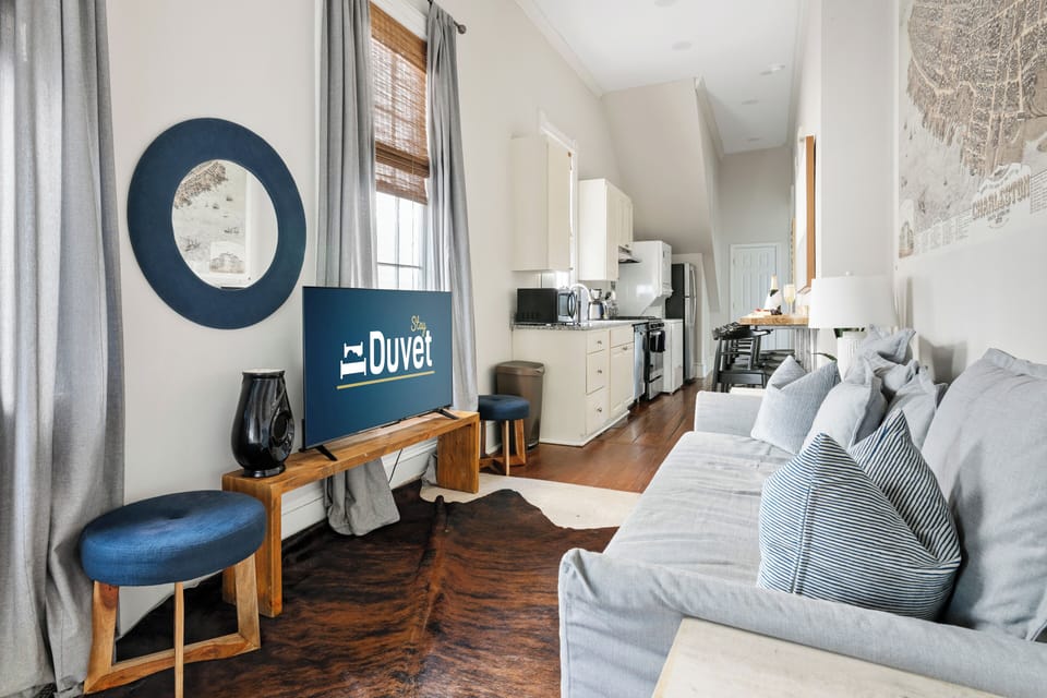 3 Blocks to King Street | 6 BR | Maison de Jasmine