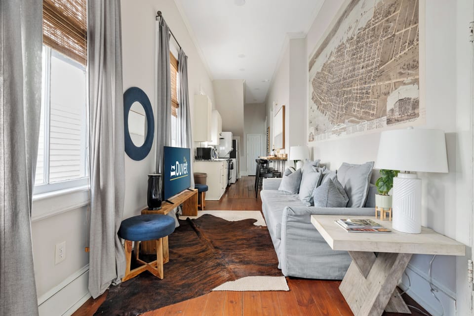 3 Blocks to King Street | 6 BR | Maison de Jasmine