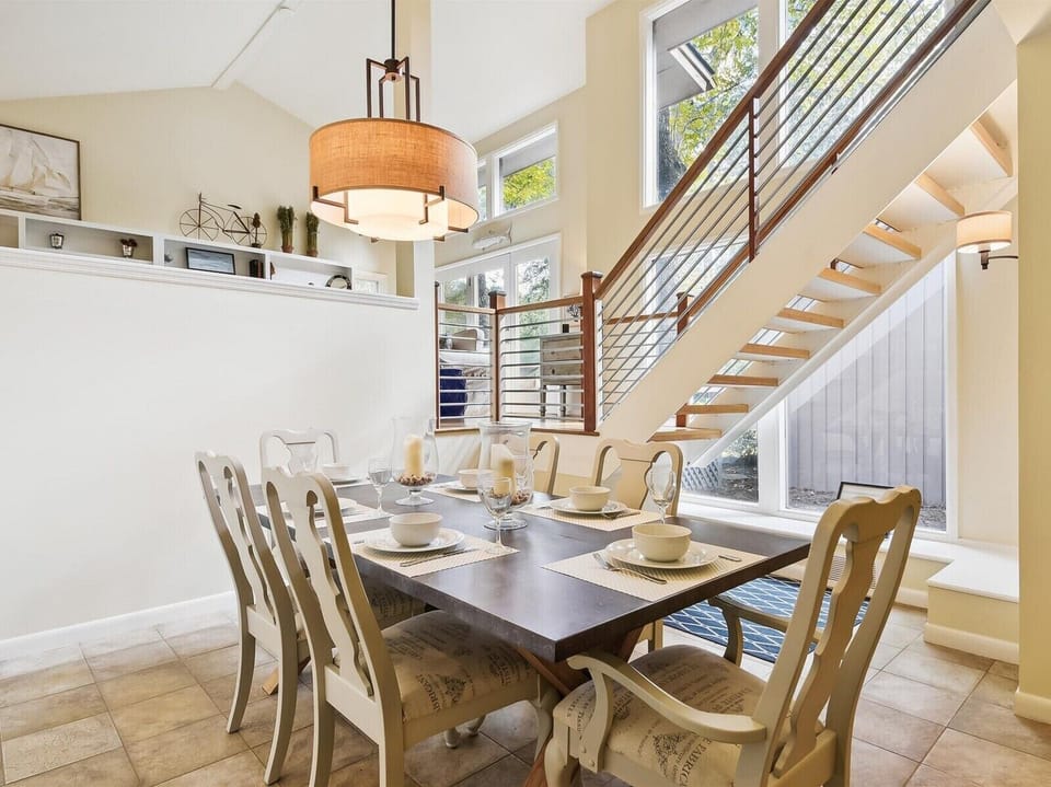 Dining Area with Seating for Six at 13 Governors Road