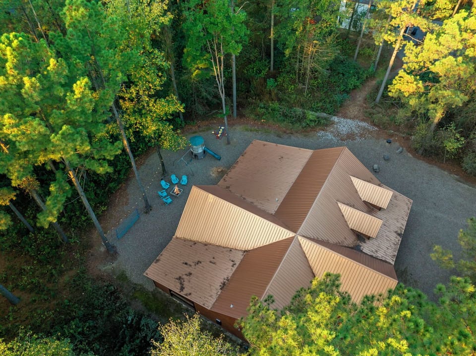 Plenty of parking for up to 6 vehicles and trailers. Bring your boat, ATVs, and the whole gang with r