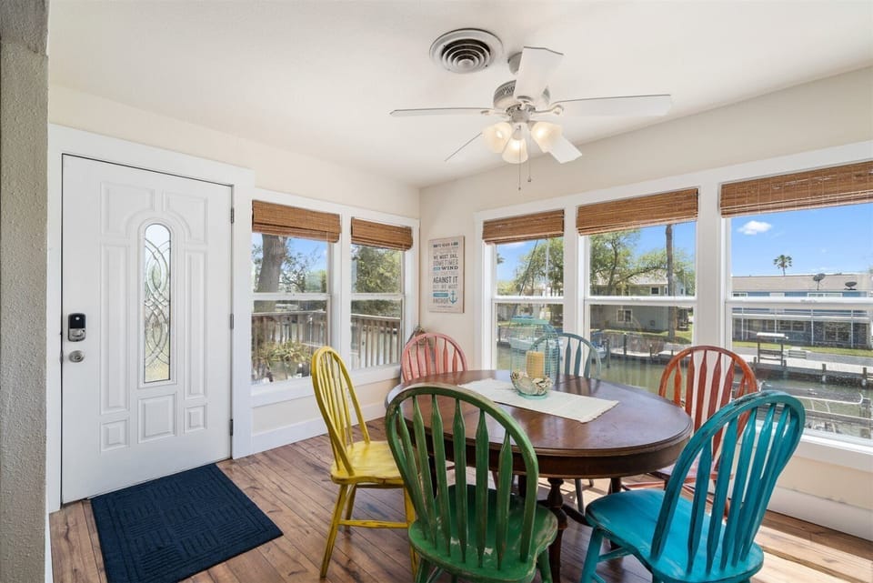 Dining Room - Seating For 6 - First Floor