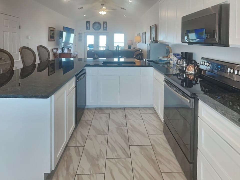Full Size Kitchen