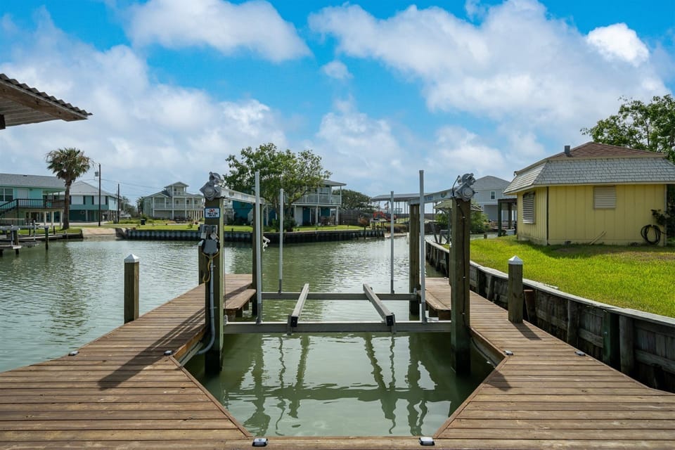 Boat Dock - Right On The Canal!