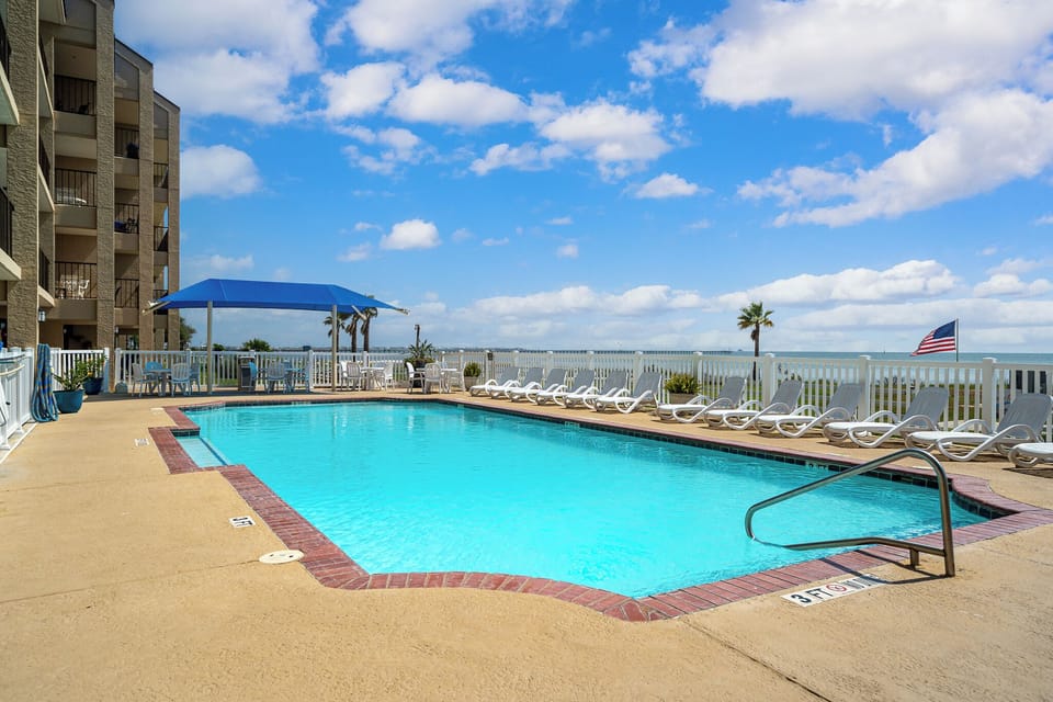 Laguna Reef Community Pool