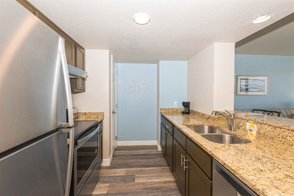 Full Kitchen - Stainless Steel Appliances
