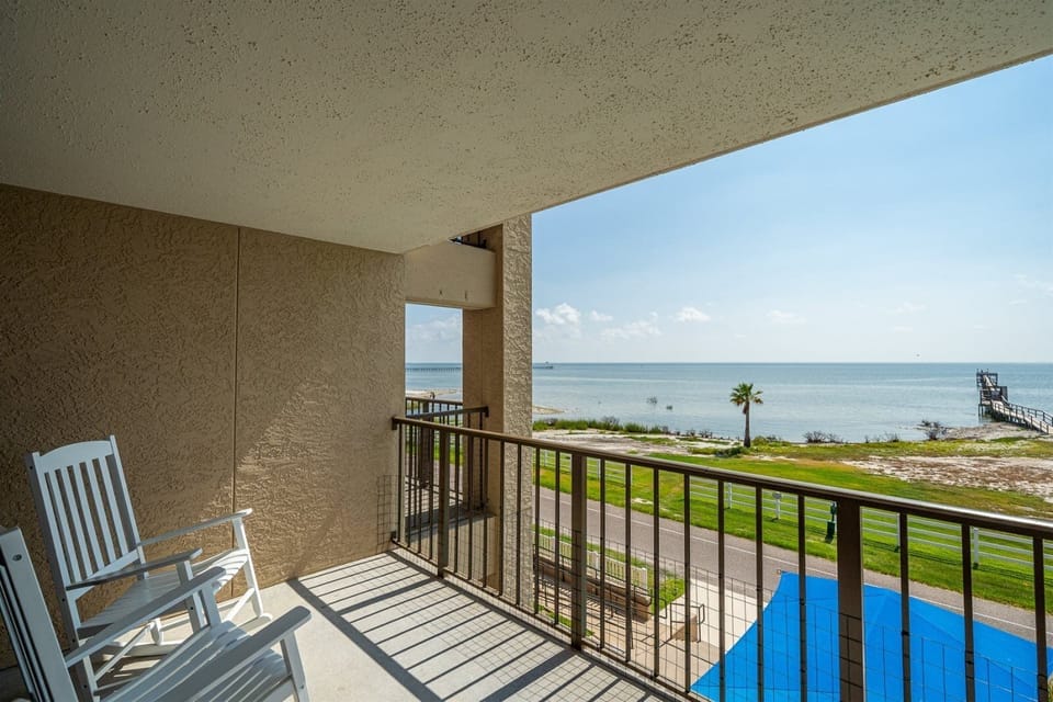 Balcony - Stunning Bay Views