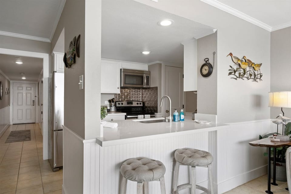 Breakfast Bar - Countertop Seating For 2