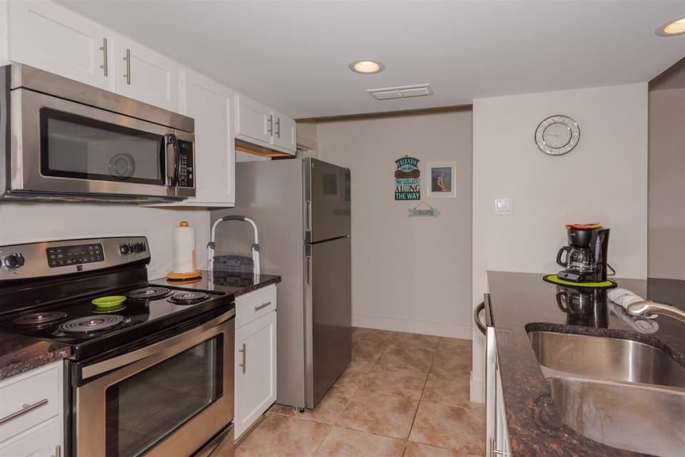 Cooking is always a pleasure in Bayview Retreat kitchen. Maybe try out those recipes you never have time for at home.
