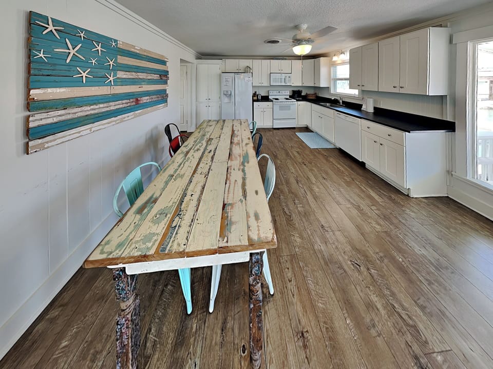 Dining Area - Seating for 6 - Second Floor