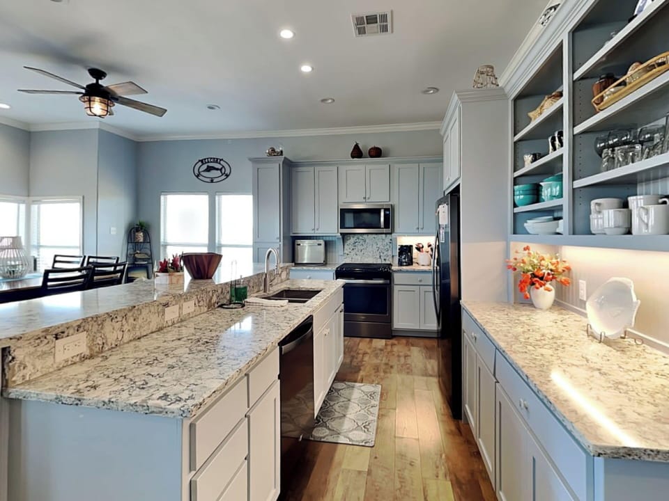 Full Size Kitchen
