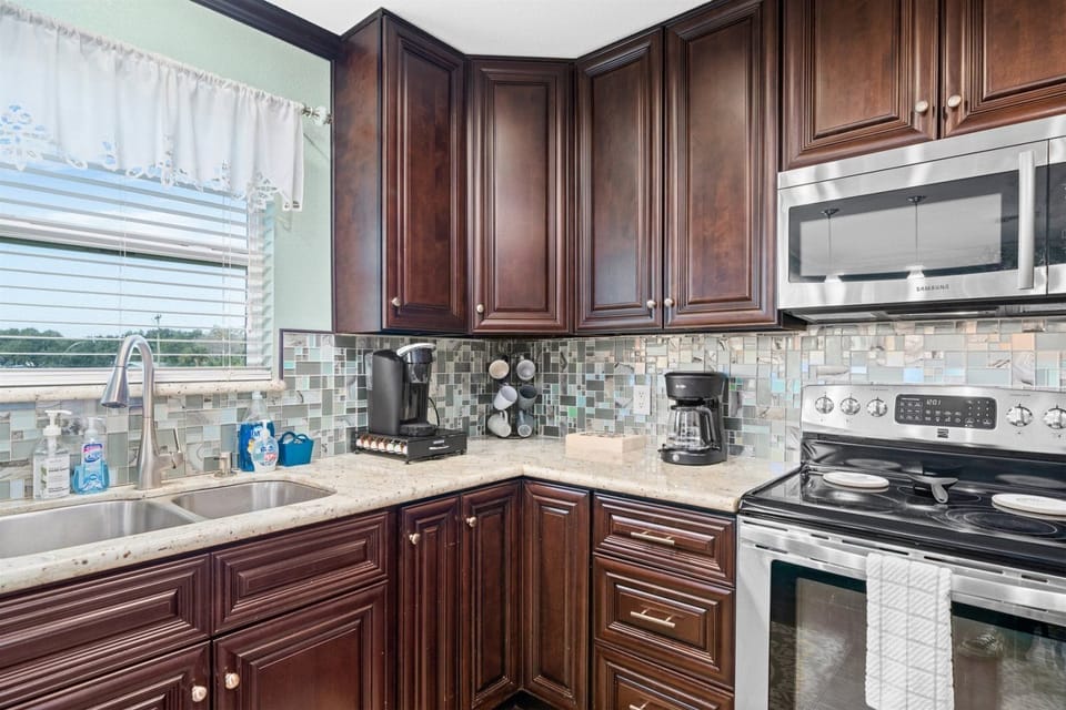 Full Kitchen - Stainless Appliances, Keurig, Coffee Pot - First Floor