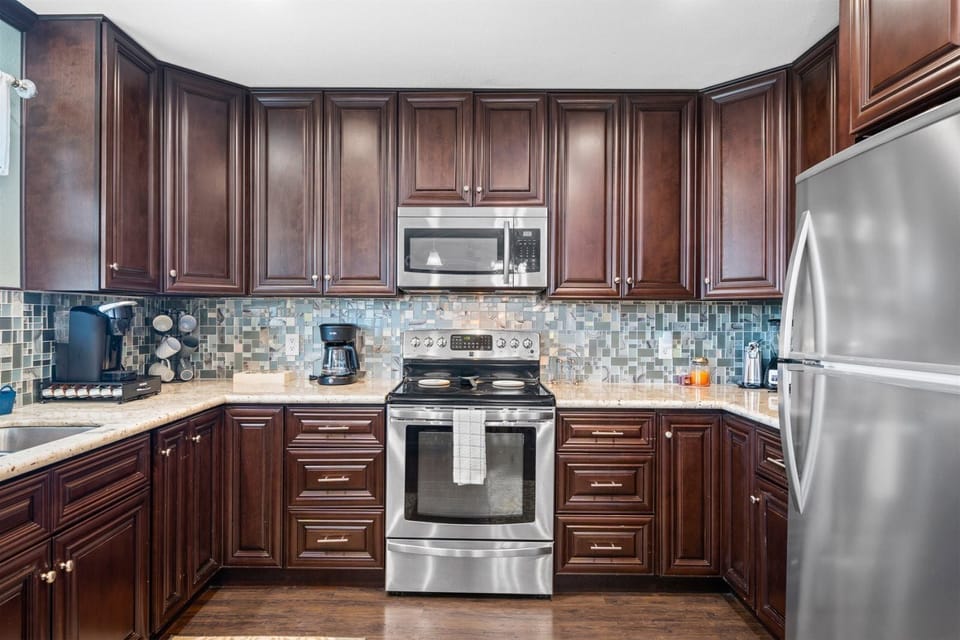 Full Kitchen - Stainless Appliances - First Floor