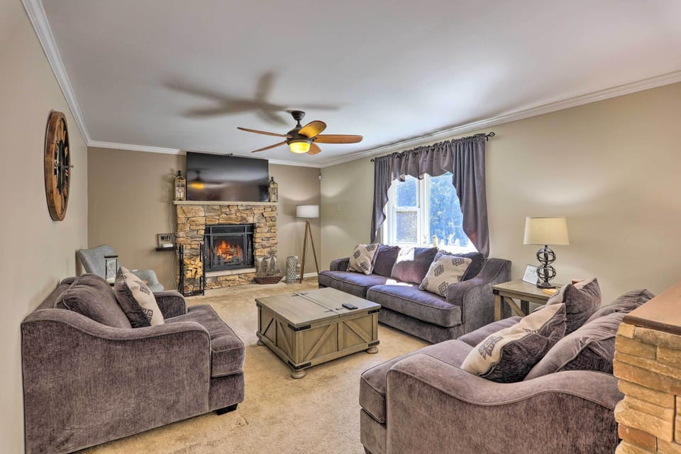 Albrightsville Vacation Rental | 5BR | 3.5BA | Stairs to Access | 3,000 Sq Ft