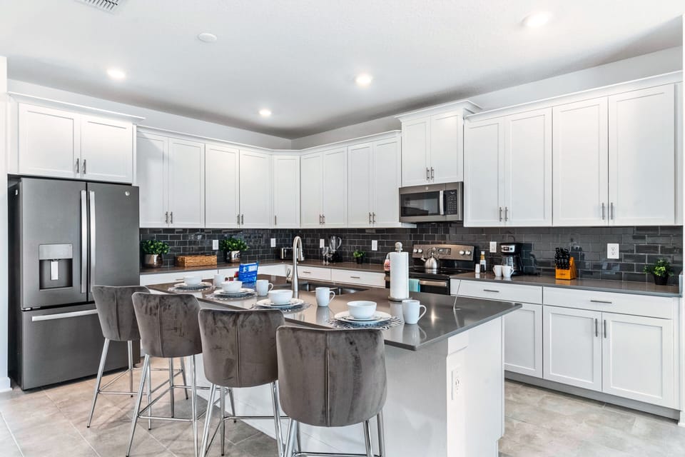 Excellent Kitchen of the Home in Davenport Florida - Nothing brings people together like good food - Sleek, stainless steel appliances - Plenty of storage