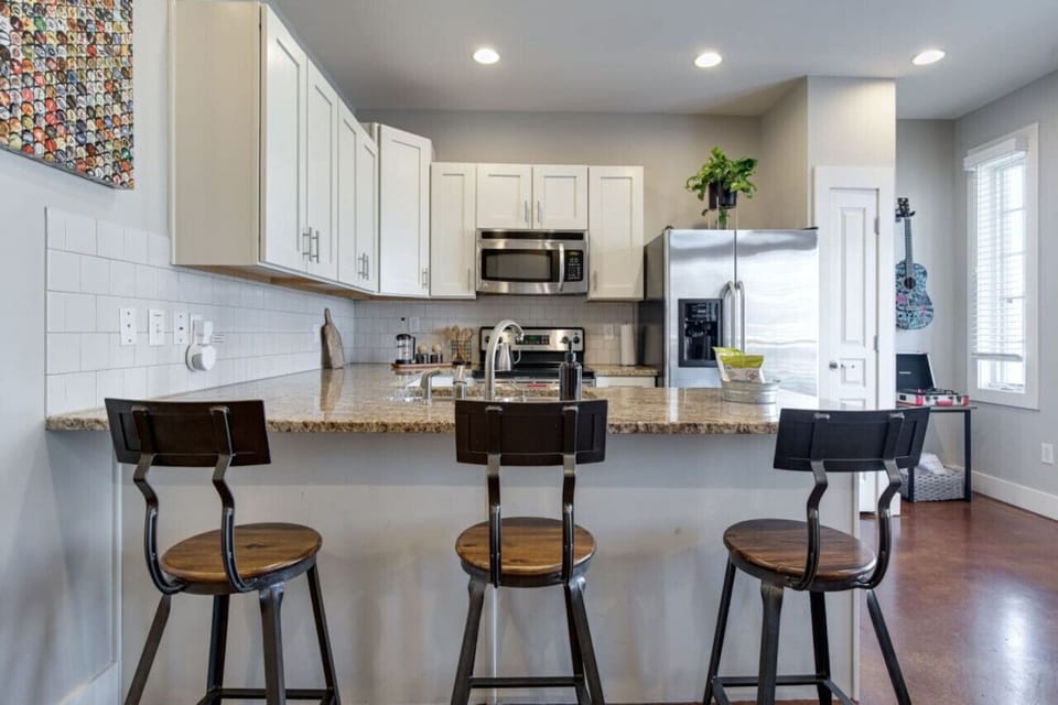 Breakfast Bar in Fully Stocked Kitchen