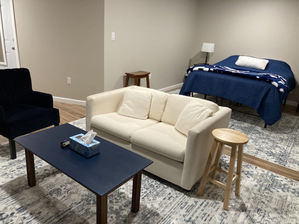 Basement Queen Bedroom-seating area