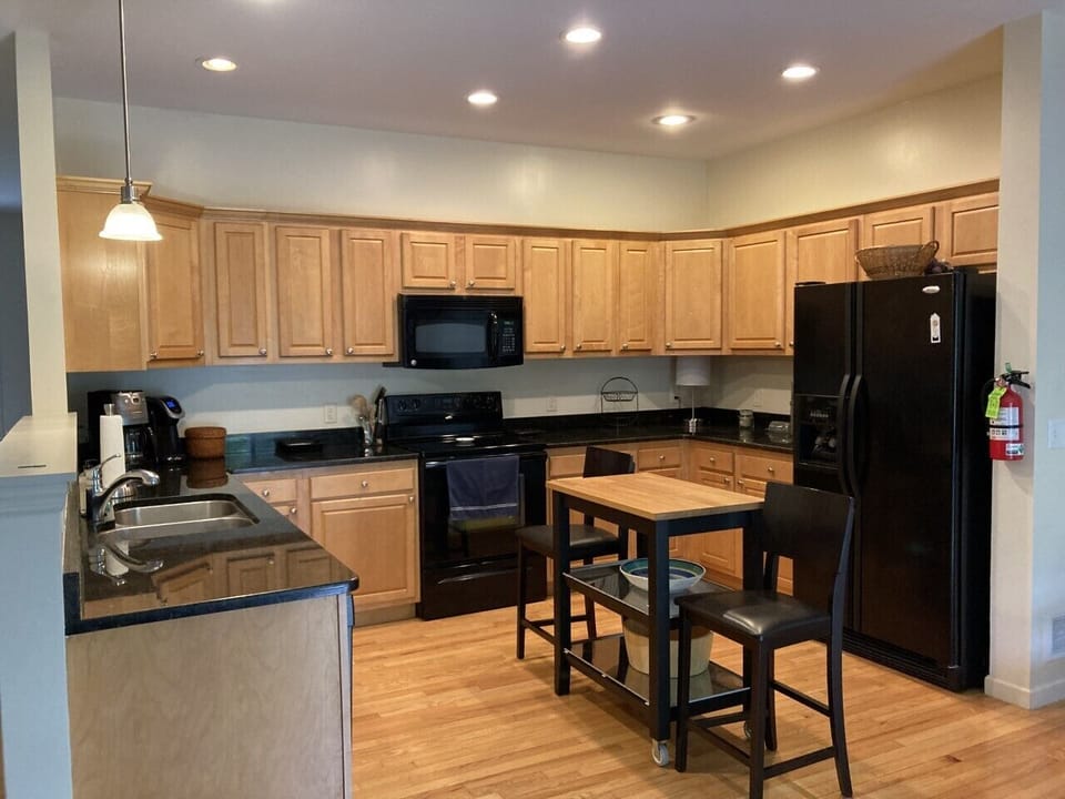 Fully equipped kitchen.