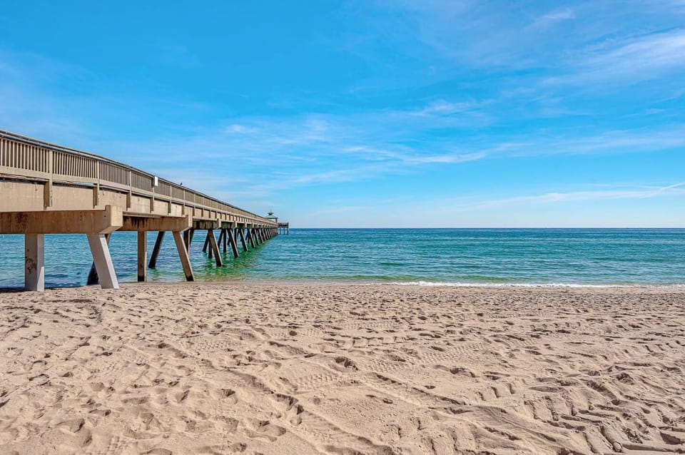 Get your fresh catch from the pier! 10m walk.