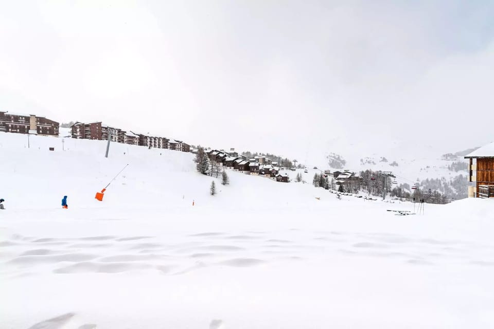 Snow and ski sports