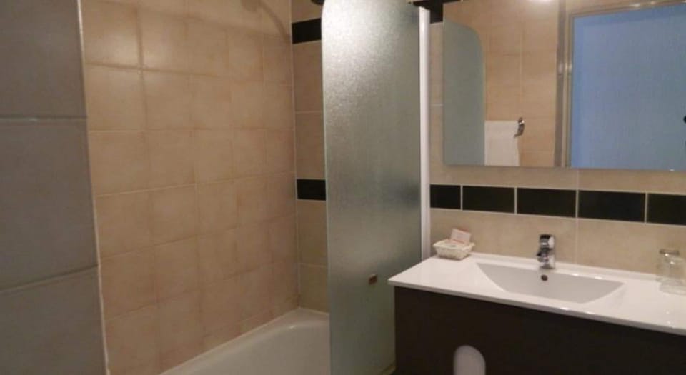 Freshen up in the bathroom. We provide welcome products ! 