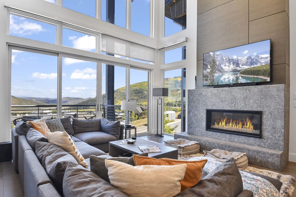 Enjoy this spectacular ski-in/ski-out home