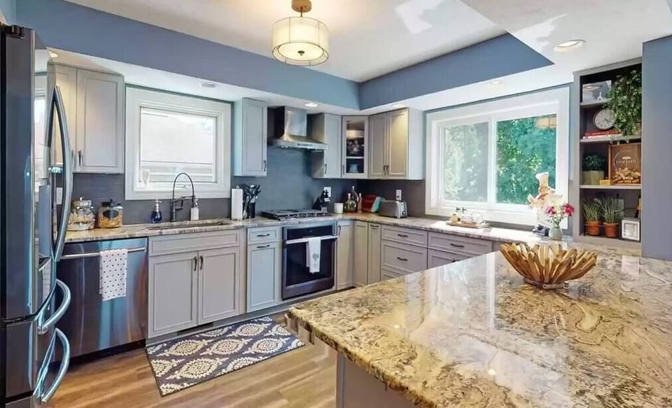 Modern cooks kitchen, built for entertaining.