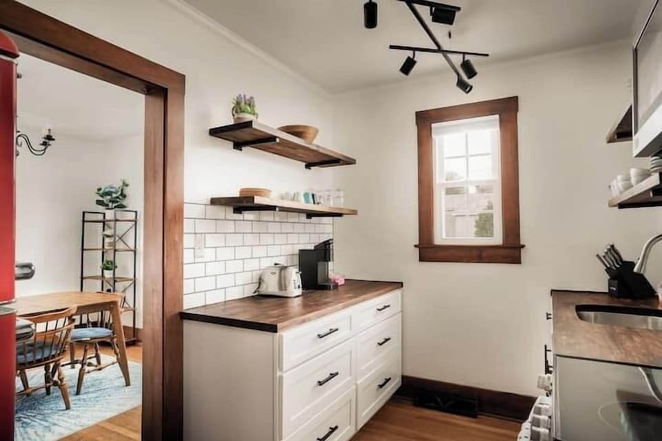 Full functional kitchen
