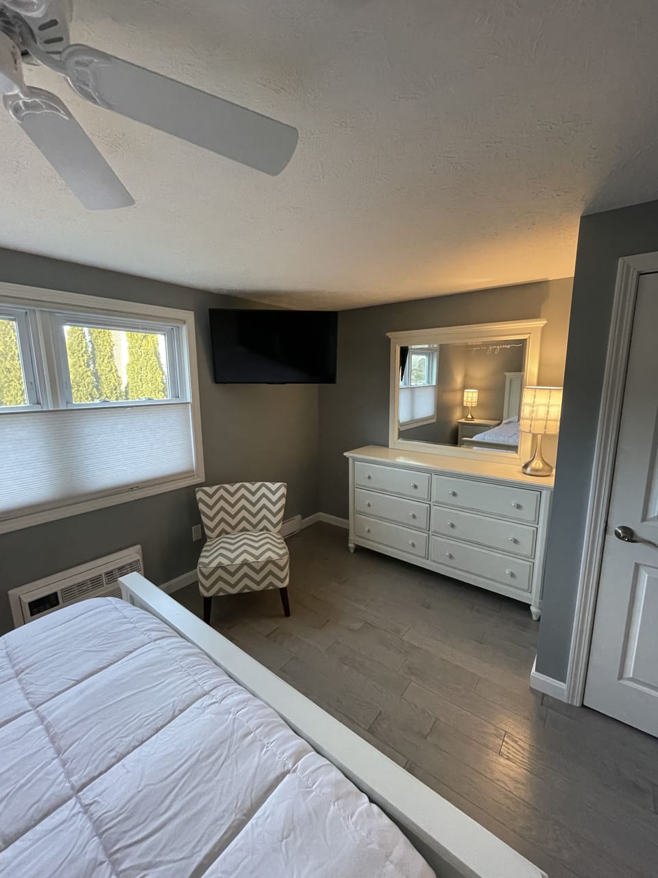 Bedroom with TV and dresser