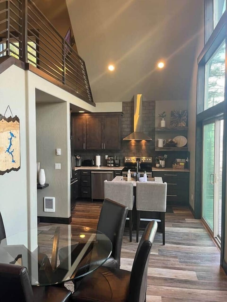 Kitchen / Dining Area