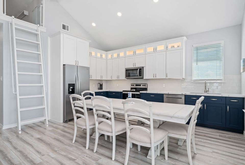 Dining Area - Seating for 5