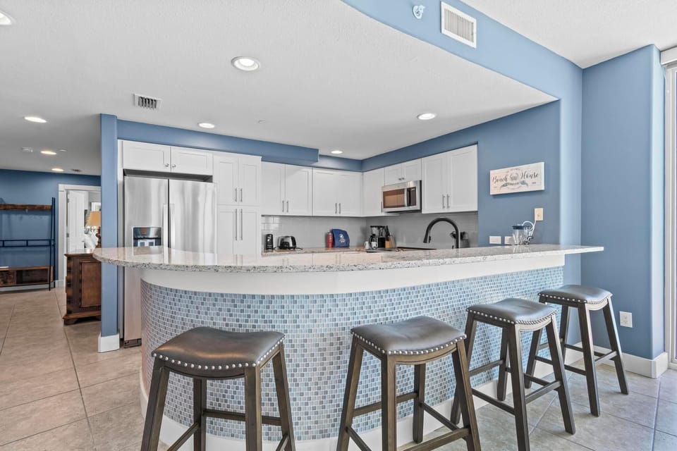 Breakfast bar and kitchen