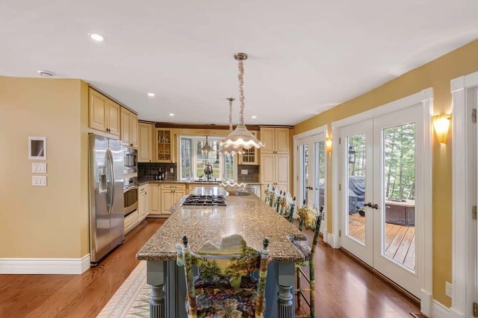 Main house breakfast table