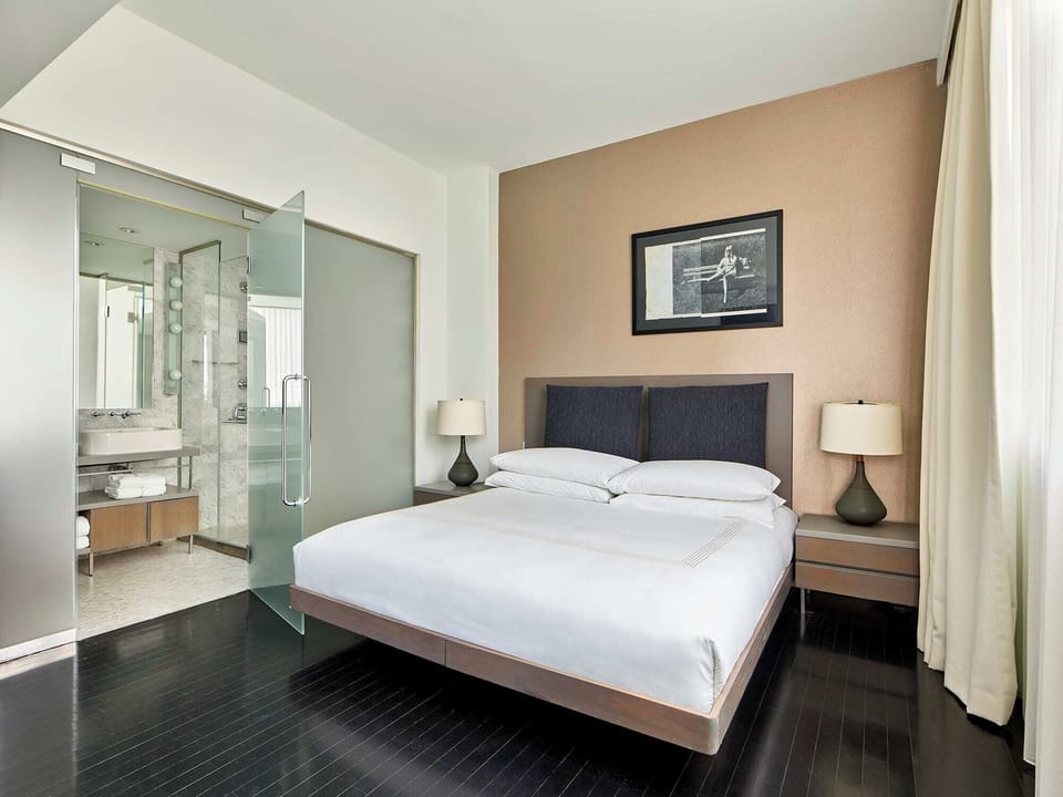 Unit with Queen bed