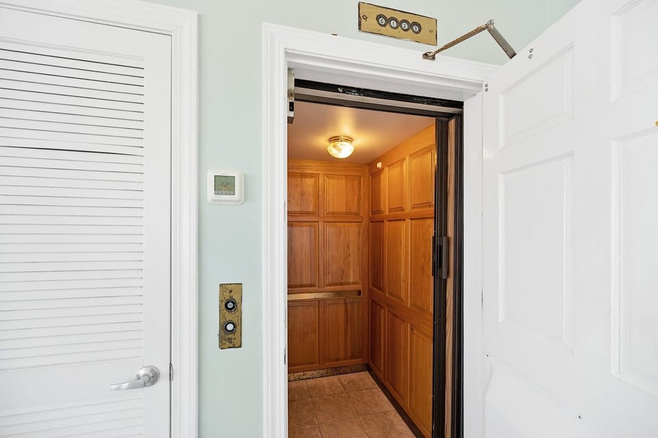 Elevator to all levels