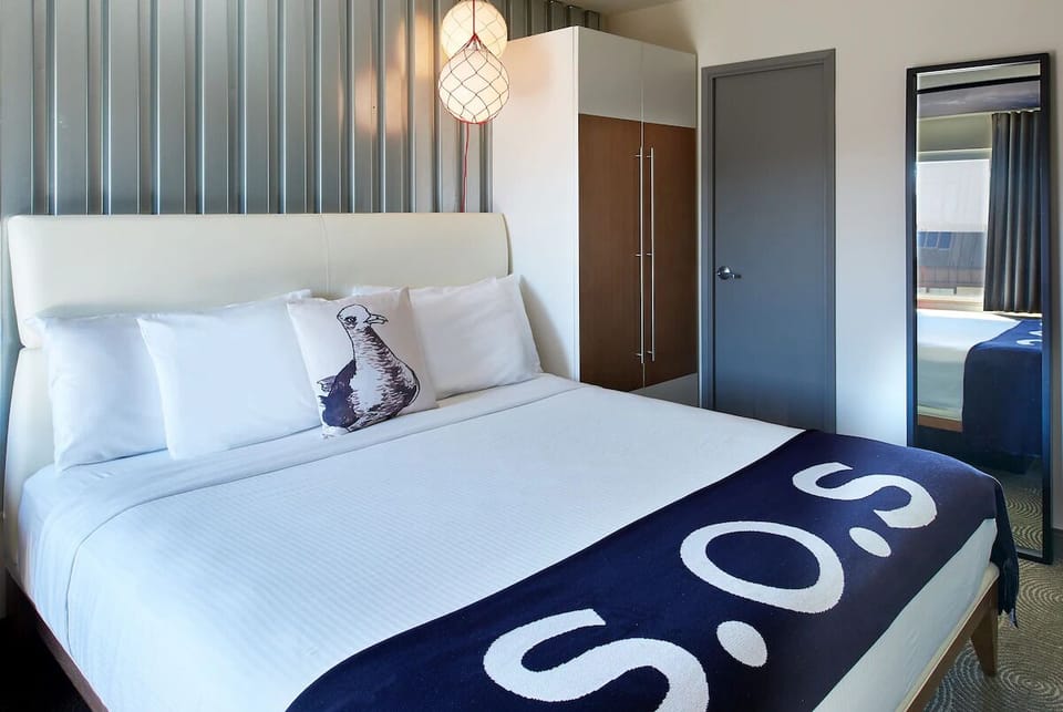 Unit with 1 King Bed