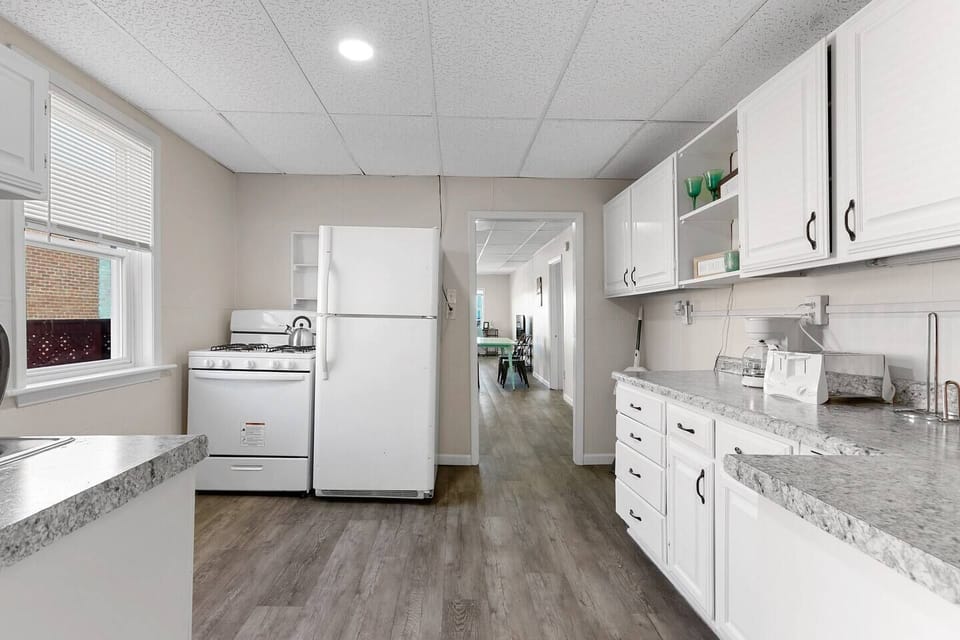 Large, fully furnished and newly updated kitchen area