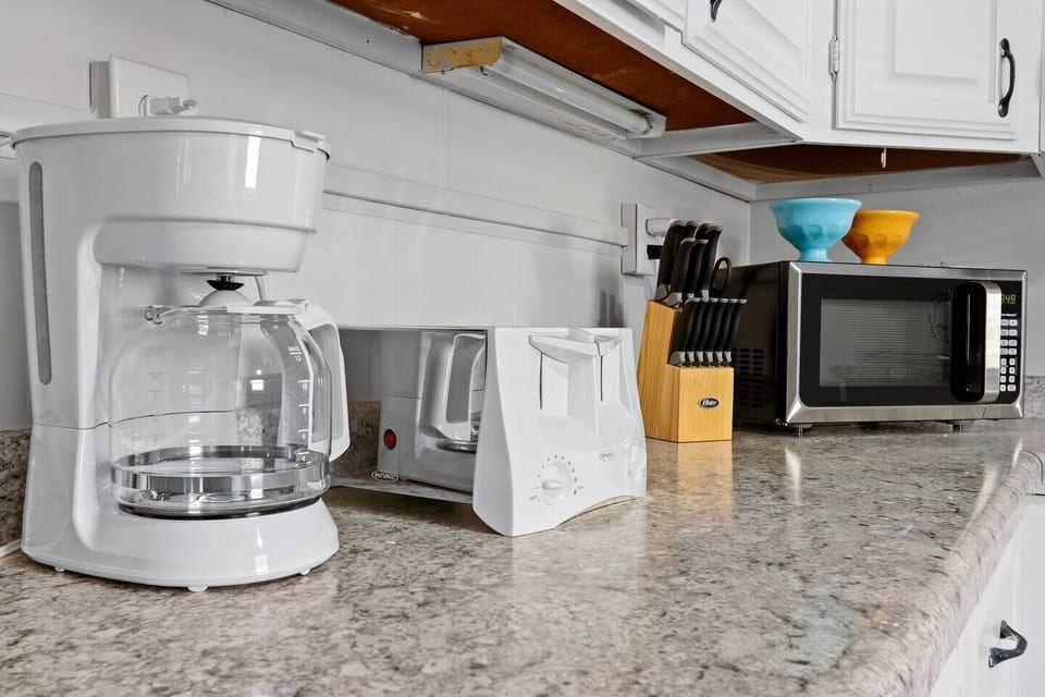 Large, fully furnished and newly updated kitchen area