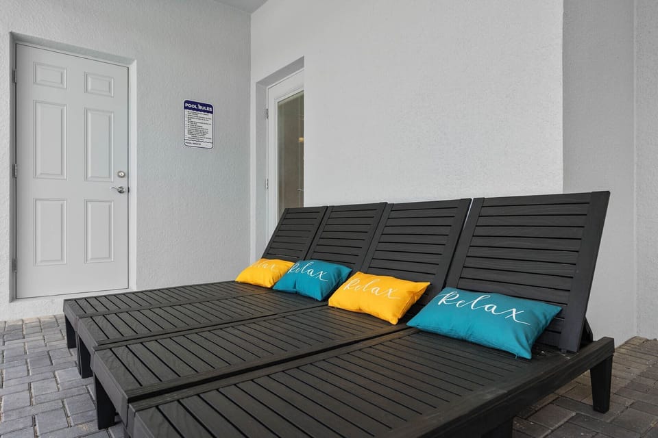 4 loungers