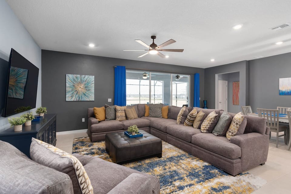 Living area with 75" tv