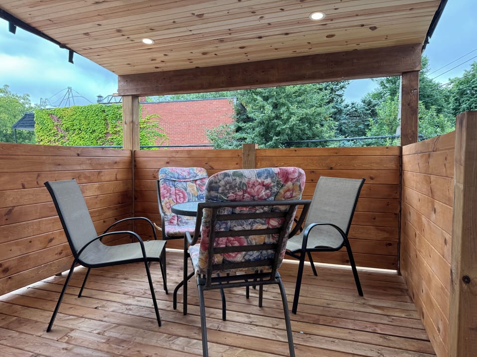 Outdoor dining