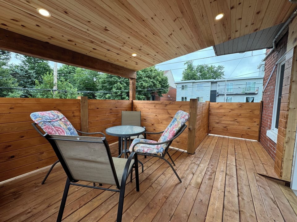 Outdoor dining