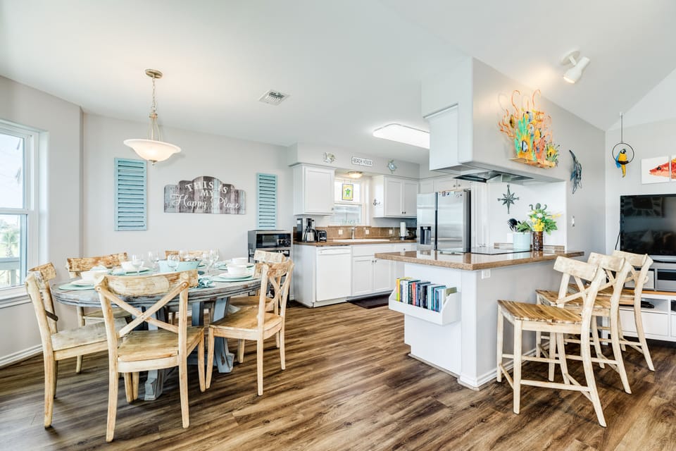 Plenty of space for family meals between the dining table and breakfast bar seating