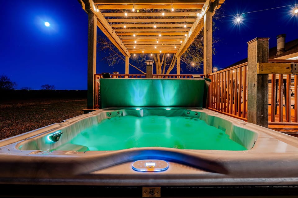 6-8 person hot tub