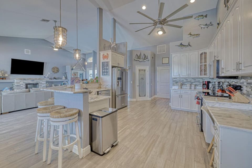 Huge & open kitchen with granite countertops and everything you need to cook!