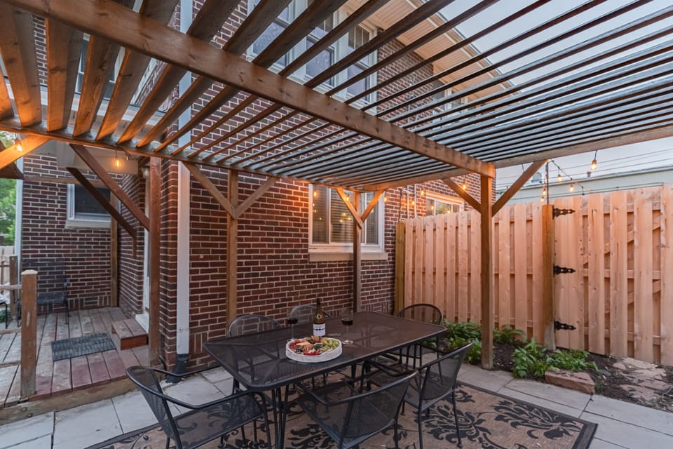 Fully fenced in back yard with patio table for entertaining!