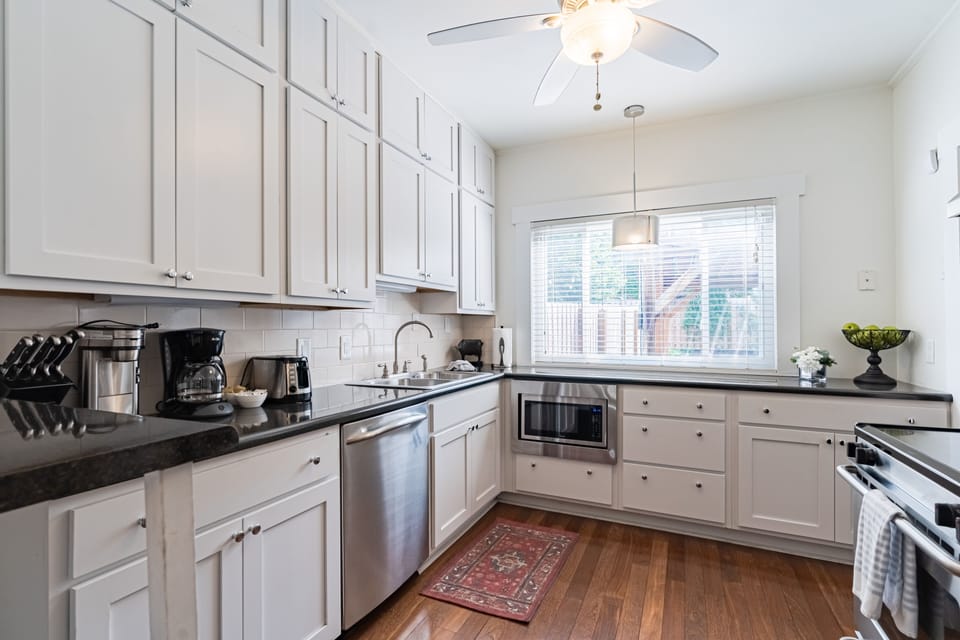 Beautiful full kitchen that looks into fully fenced in backyard!