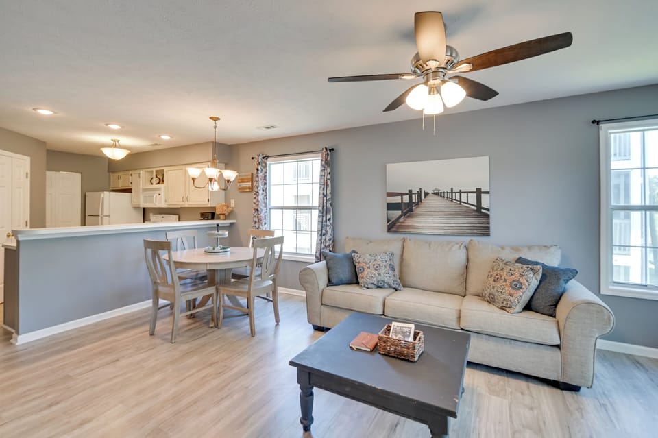 Living Room | Free WiFi | Central A/C | Smart TV