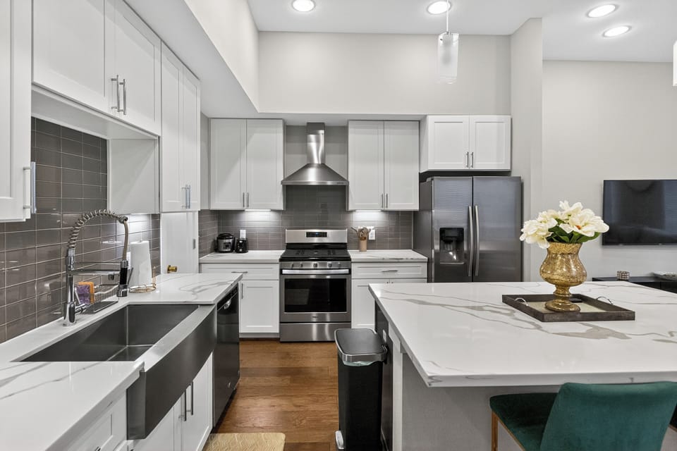 Kitchen with all cooking amenities 